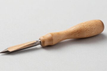 How to Choose Wood Carving Tools: Blades, Handles, and Steel